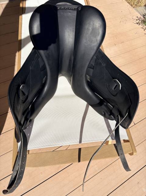 Sella da dressage Childeric  17.5" - 2025
