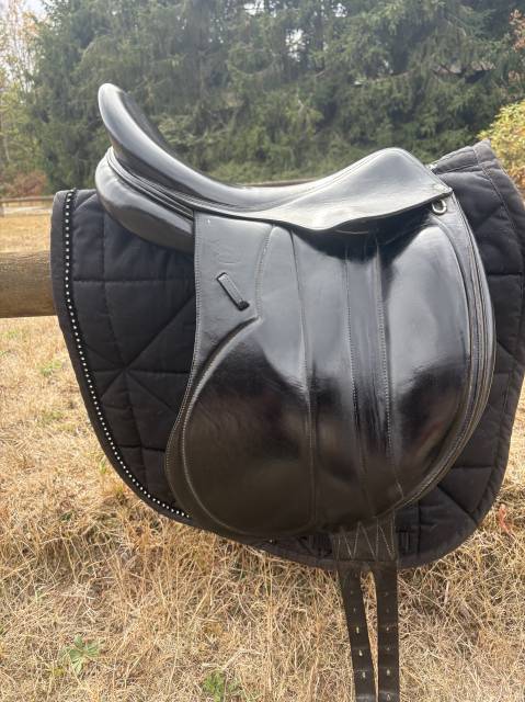 Sella da dressage Devoucoux Makila  18" - 2016