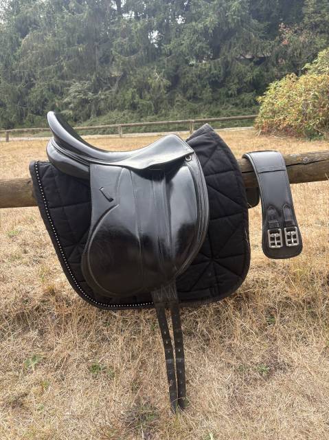 Sella da dressage Devoucoux Makila  18" - 2016