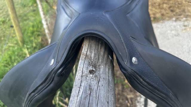 Sella da dressage Devoucoux  17.5" - 2024