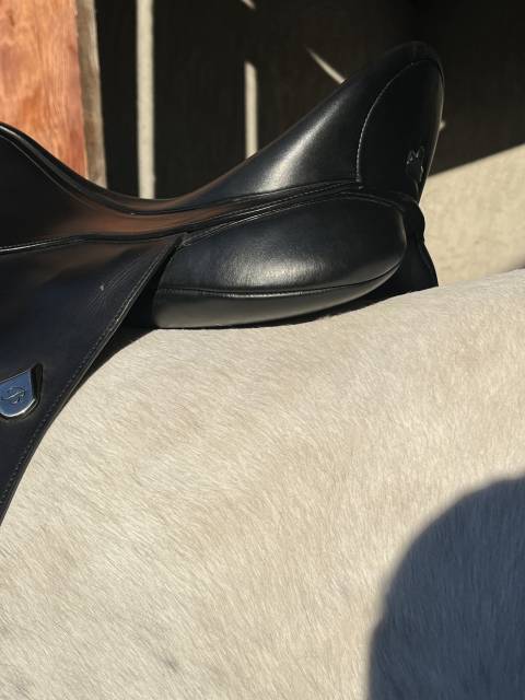 Sella da dressage Bates  17.5" - 2024