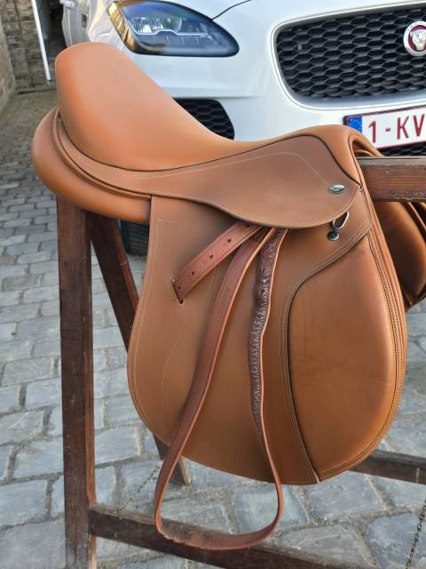 Sella da salto ostacoli Ikonic  17.5" - 2022