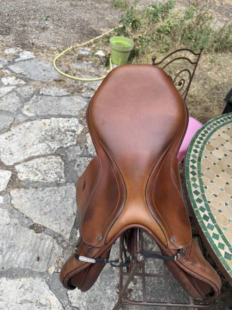 Sella da salto ostacoli Equipe  17.5" - 2021