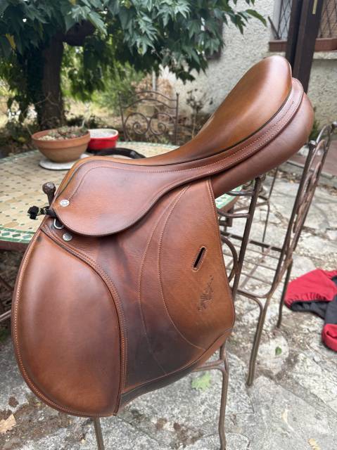 Sella da salto ostacoli Equipe  17.5" - 2021