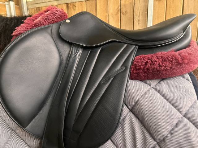 Sella da salto ostacoli Butet  17.5" - 2024