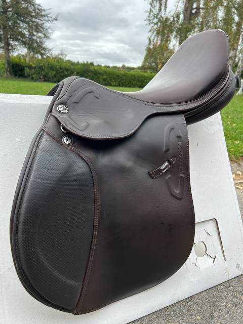 Sella da salto ostacoli Prestige Italia  18" - 2014