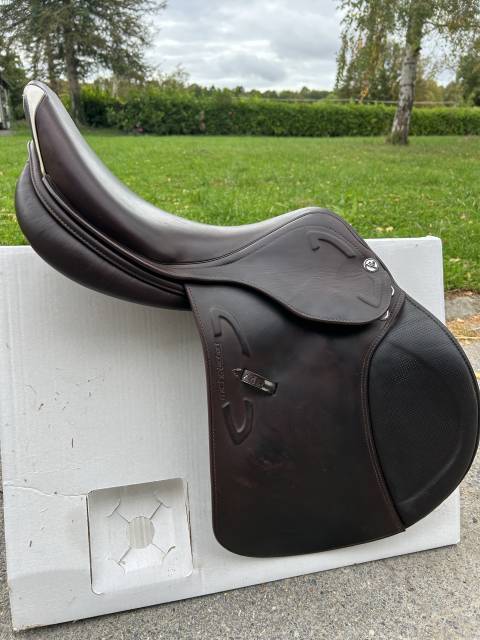 Sella da salto ostacoli Prestige Italia  18" - 2014
