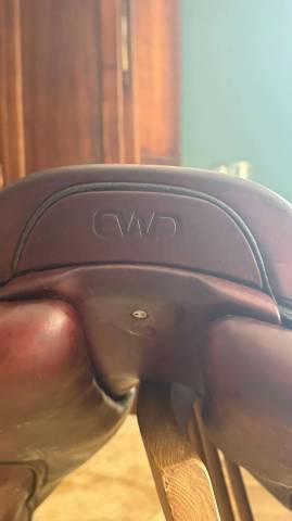 Sella da salto ostacoli CWD SE41 16.5" - 2025