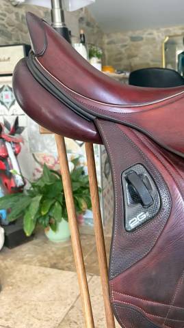Sella da salto ostacoli CWD SE41 16.5" - 2025