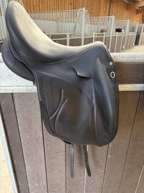Sella da dressage Devoucoux  17.5" - 2025
