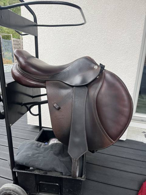 Sella da salto ostacoli CWD  17" - 2018