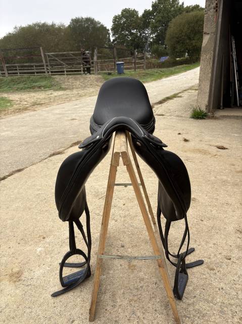Sella da dressage Hoffsteiner  17.5" - 2018