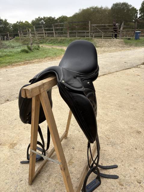 Sella da dressage Hoffsteiner  17.5" - 2018