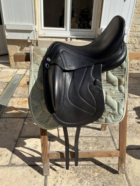 Sella da dressage CWD  17.5" - 2024