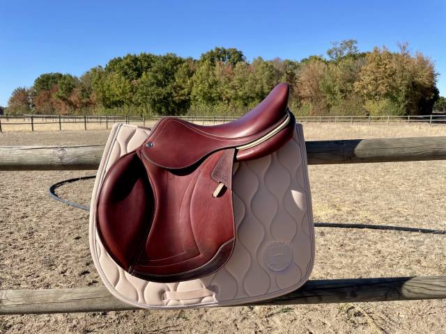 Sella da salto ostacoli CWD  17.5" - 2024