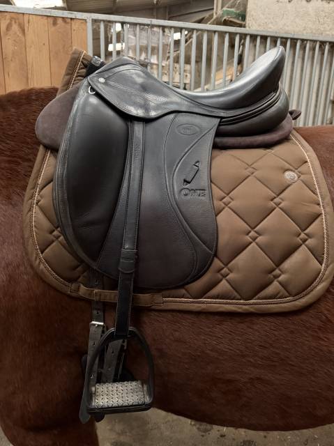 Sella da dressage Herv&eacute; Godignon  17" - 2012