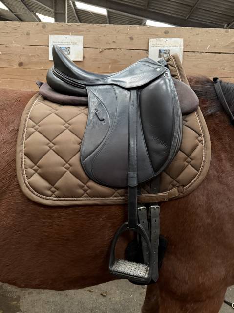Sella da dressage Herv&eacute; Godignon  17" - 2012