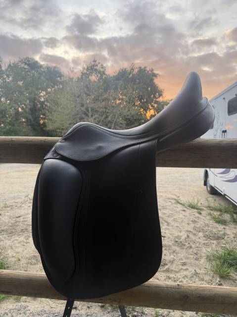Sella da dressage Equipe  17.5" - 2022