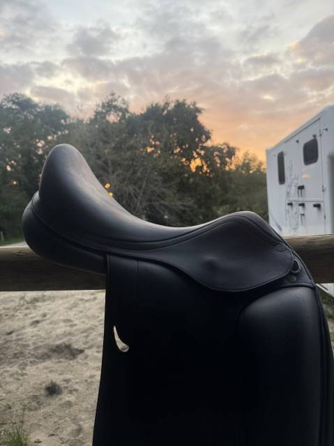 Sella da dressage Equipe  17.5" - 2022