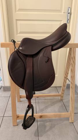 Sella da salto ostacoli CWD  17" - 2024