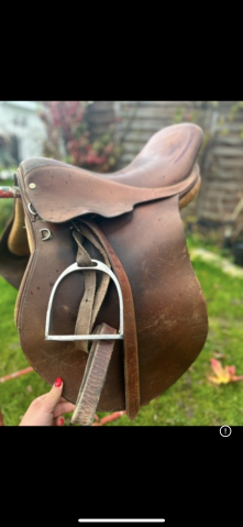 Sella da dressage   17" - 2000