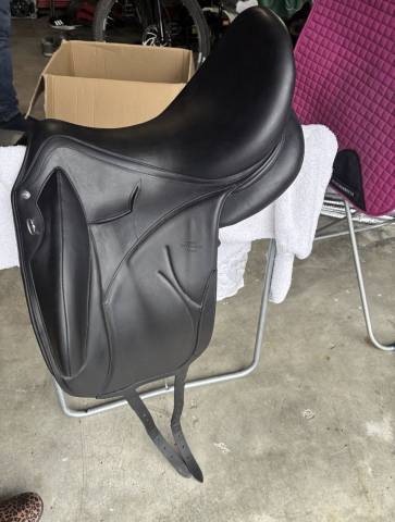 Sella da dressage Devoucoux  18" - 2022