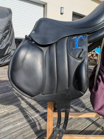 Sella da salto ostacoli Rebelle  16.5" - 2019