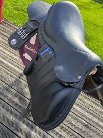 Sella da salto ostacoli Rebelle  16.5" - 2019