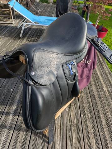 Sella da salto ostacoli Rebelle  16.5" - 2019