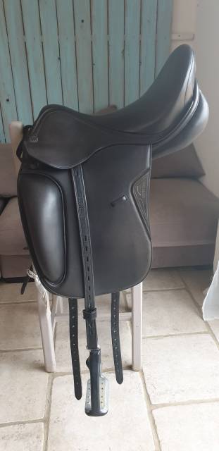 Sella da dressage   17" - 2018