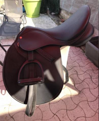 Sella sintetica Fouganza  17" - 2020