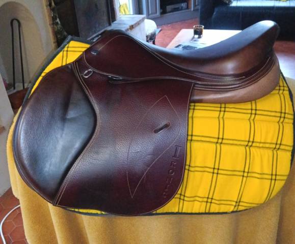 Sella da salto ostacoli Ikonic Jumping classic 17" - 2016