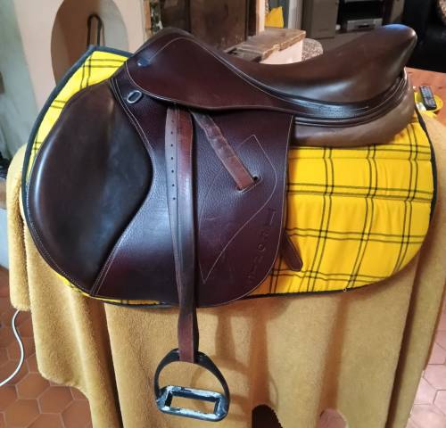 Sella da salto ostacoli Ikonic Jumping classic 17" - 2016