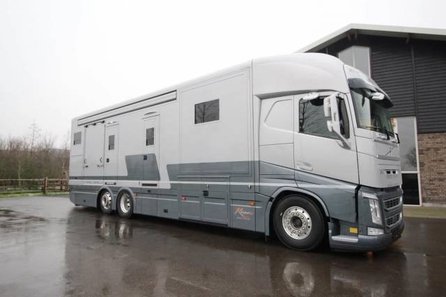 Camion per Cavalli Altra marca VOLVO 0 Occasione