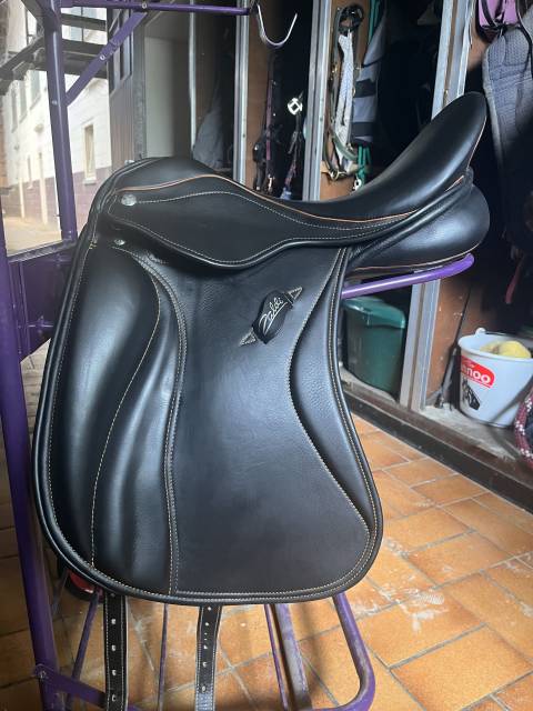 Sella da dressage Zaldi  18" - 2023