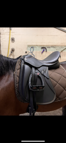 Sella da dressage Zaldi  18" - 2023