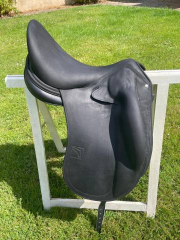 Sella da dressage Childeric  17.5" - 2023