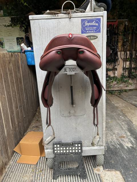 Sella da salto ostacoli Equipe  17" - 2023