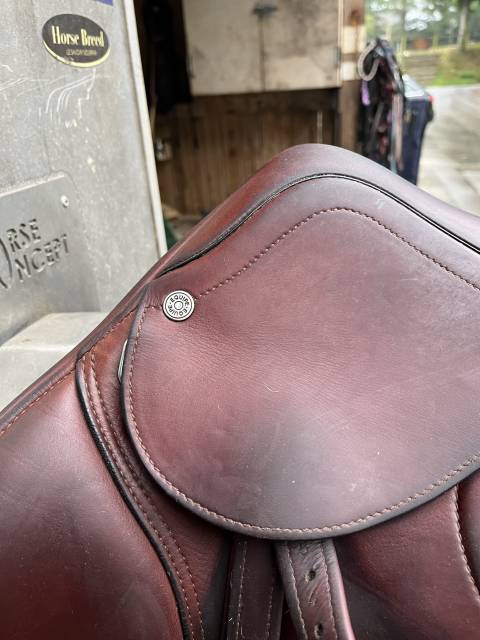 Sella da salto ostacoli Equipe  17" - 2023