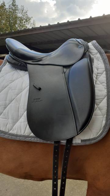 Sella da dressage Stubben  17" - 2022