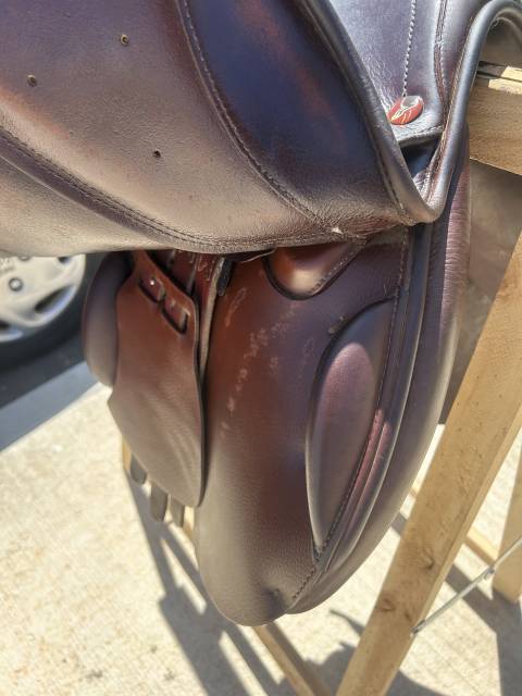 Sella da salto ostacoli Prestige Italia Meredith  17" - 2015