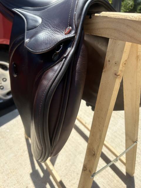 Sella da salto ostacoli Prestige Italia Meredith  17" - 2015
