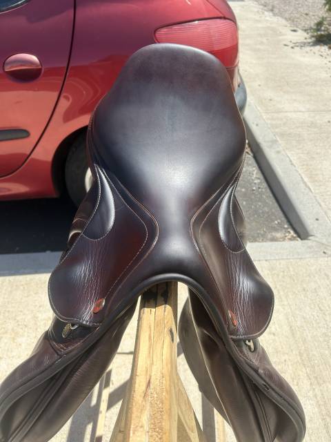Sella da salto ostacoli Prestige Italia Meredith  17" - 2015