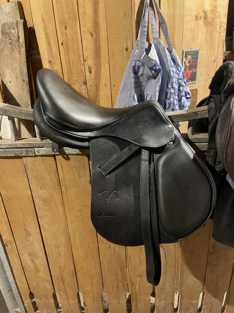 Sella mista Rebelle  17.5" - 2023