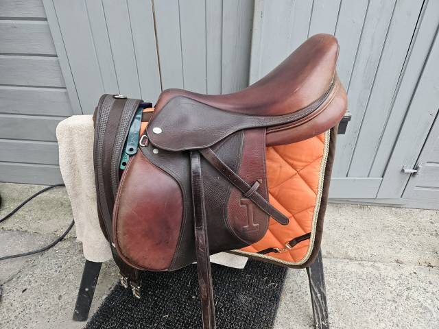 Sella mista Ikonic  17.5" - 2022