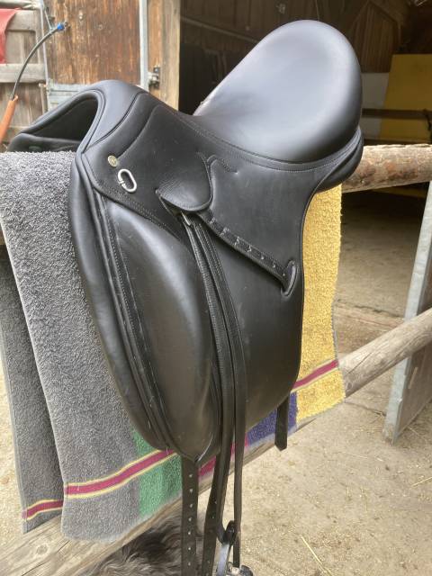 Sella da dressage Herv&eacute; Godignon  17" - 2012
