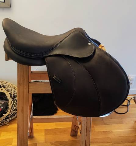 Sella da salto ostacoli Voltaire Design  17.5" - 2023