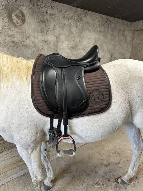 Sella da dressage Ikonic Dressage Light 17.5" - 2023