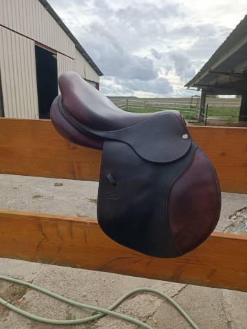 Sella da salto ostacoli CWD  17.5" - 2016