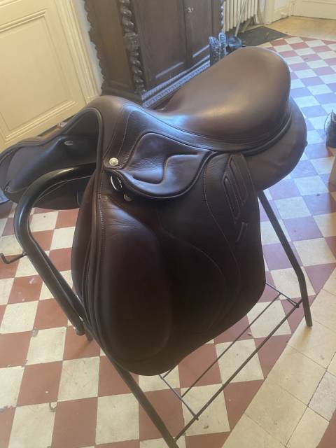 Sella da salto ostacoli Devoucoux  17" - 2019